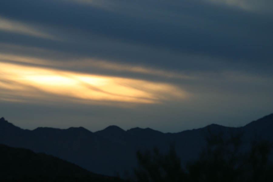 Sunset behind the clouds from South Mountain summit (140mm, f/5.0, 1/320 sec, ISO 400)<!--CRW_1867.CRW-->
